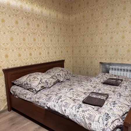 біля озера *