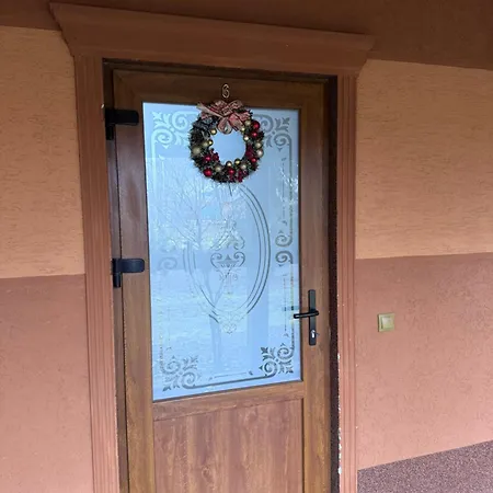 біля озера Hostel *