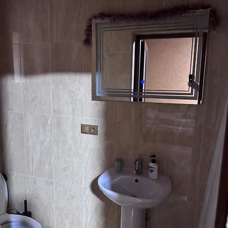 біля озера Hostel *