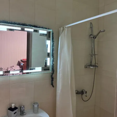 біля озера Hostel Moekatsjeve