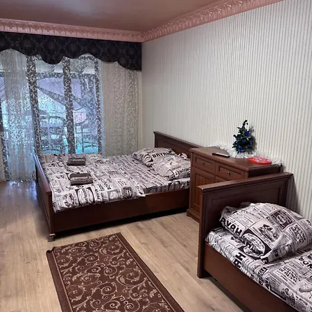 біля озера *