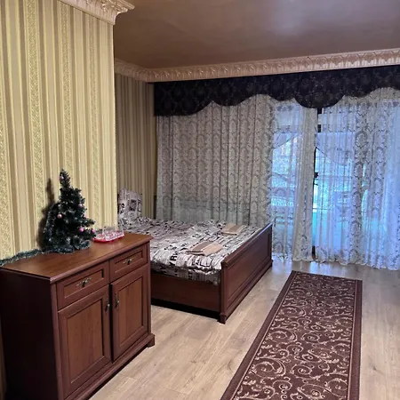 біля озера *