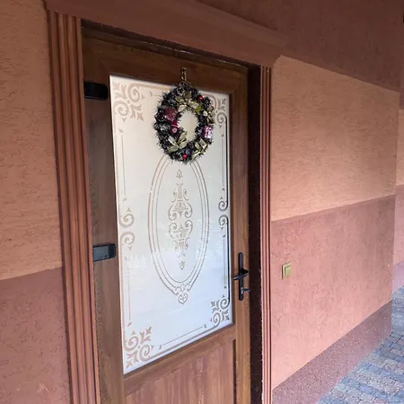 біля озера Hostel *