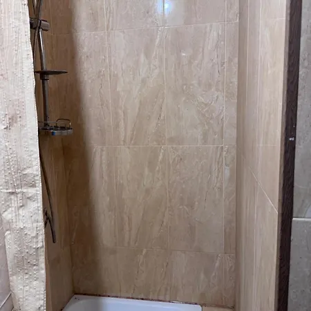 біля озера *