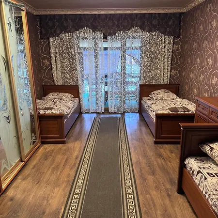 біля озера Hostel *