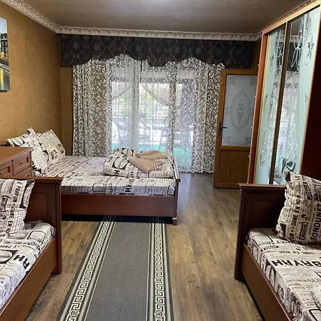 біля озера Hostel *