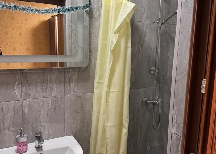 біля озера Hostel *