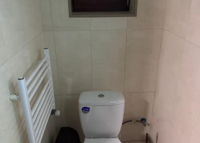 біля озера Hostel *