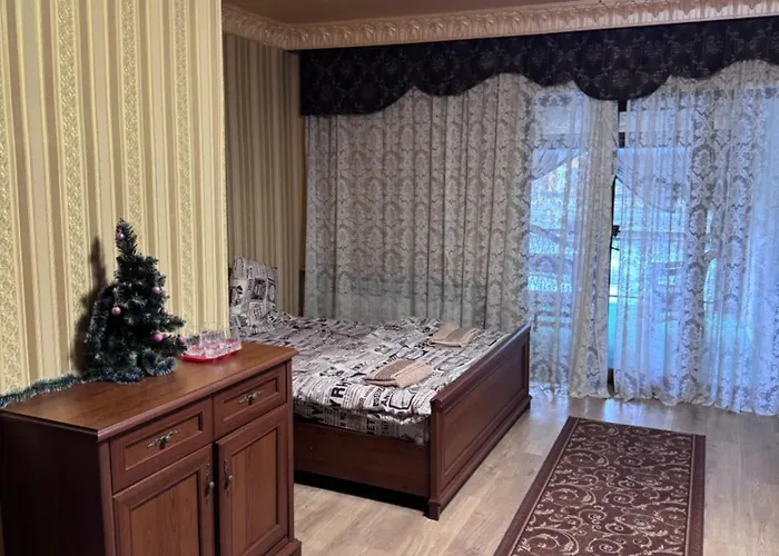 біля озера *