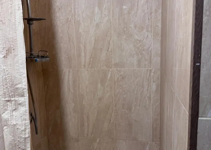 біля озера *