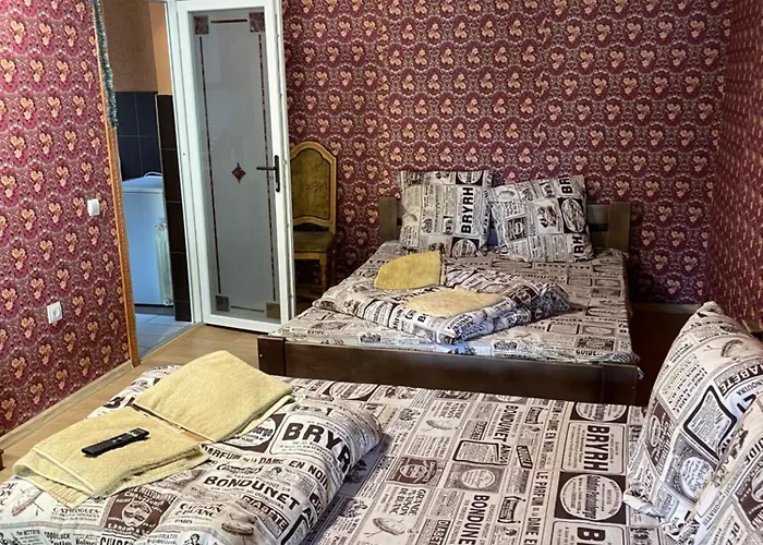 біля озера Hostel