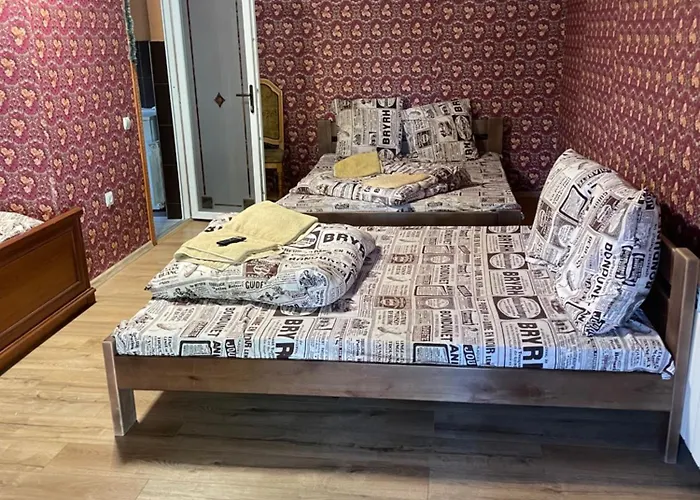 Hostel біля озера Munkács