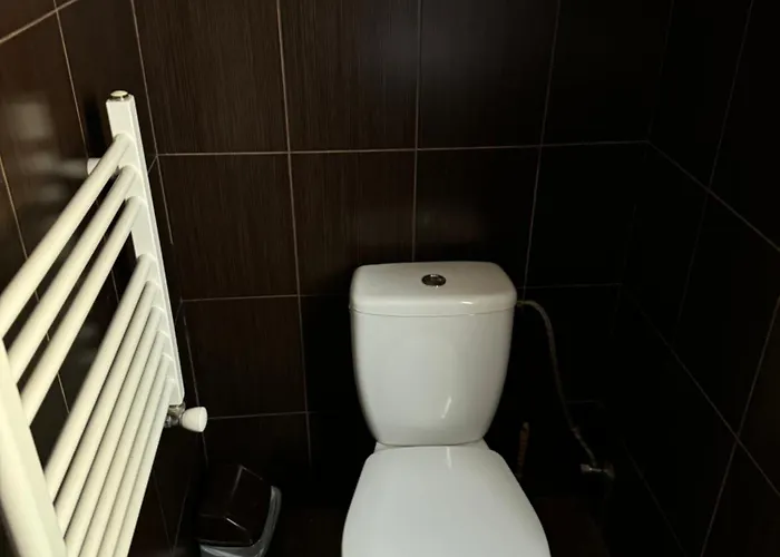 біля озера Hostel Munkács