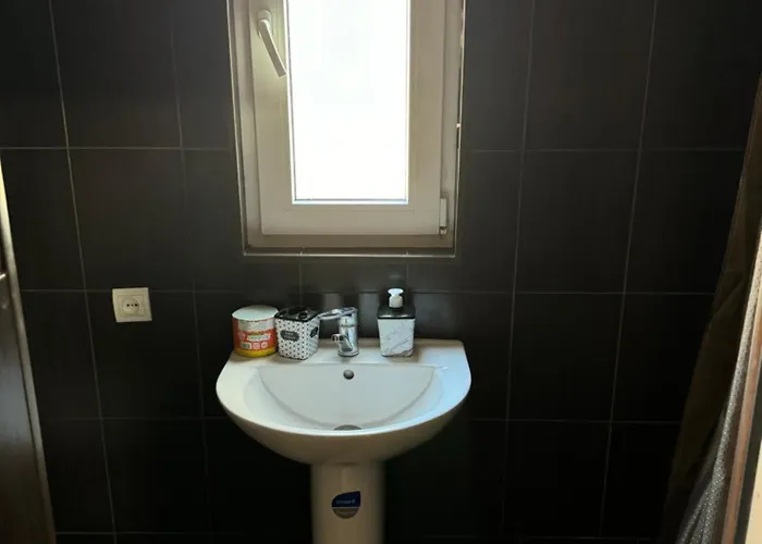 біля озера Hostel Munkács