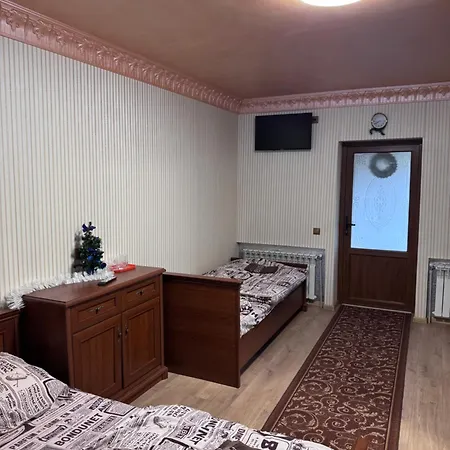 біля озера