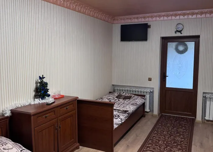 біля озера