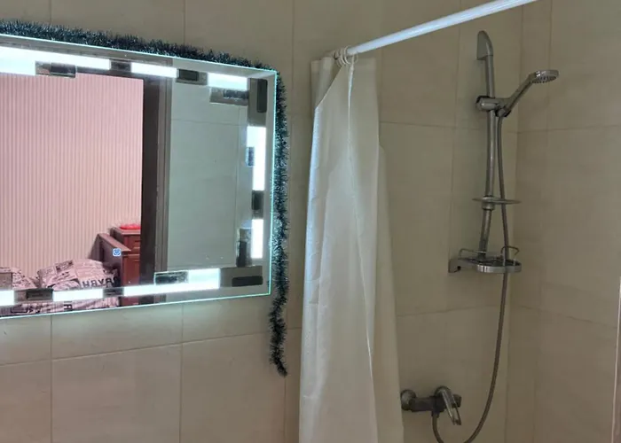 біля озера Hostel Munkács