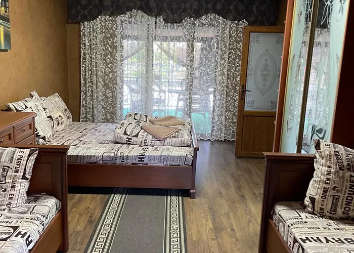 біля озера Hostel *