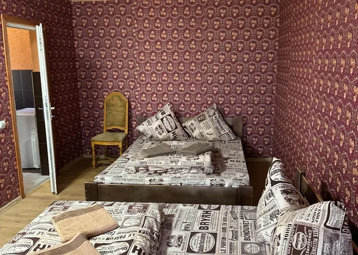 біля озера Hostel *